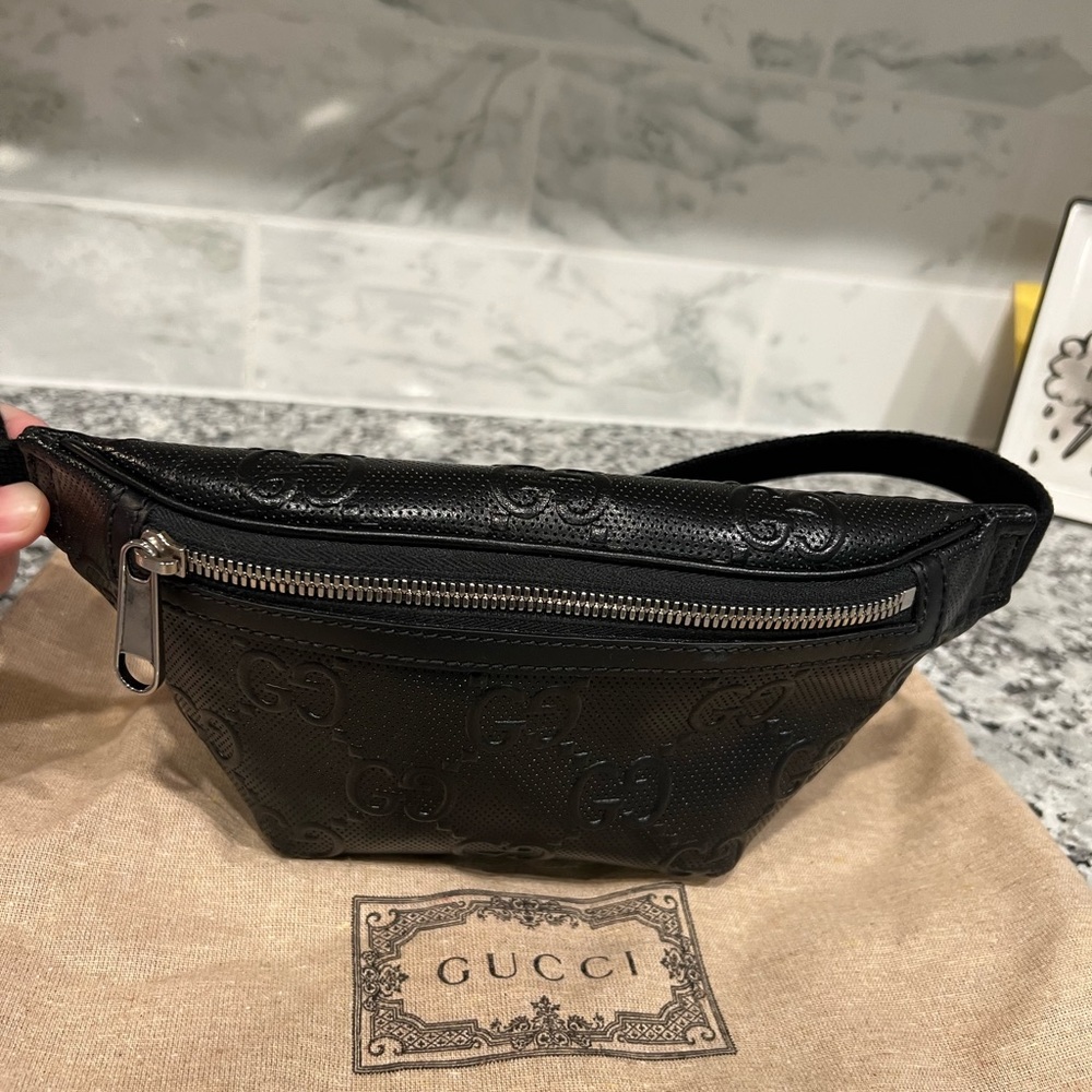 Gucci belt bag very lightly used 100% authentic comes with receipt and dust bag - Picture 3 of 4